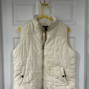 Chaps Women’s Quilted Vest Size XL, White, Zip Closure Front Pockets.